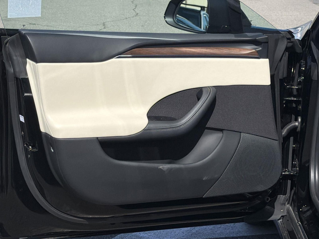 Thumbnail: 2023 Tesla Model S - 29