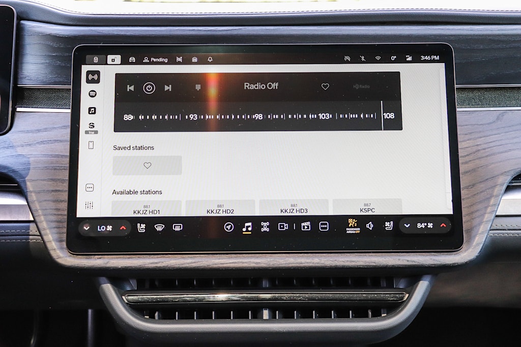 Thumbnail: 2025 Rivian R1S - 12