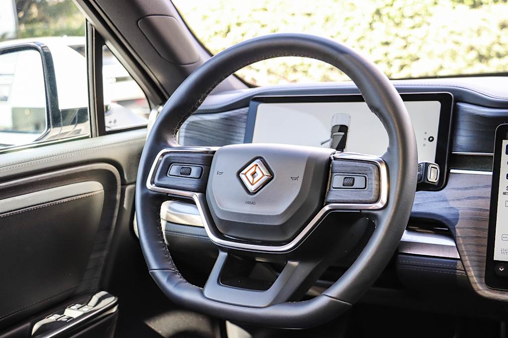 Thumbnail: 2025 Rivian R1S - 8