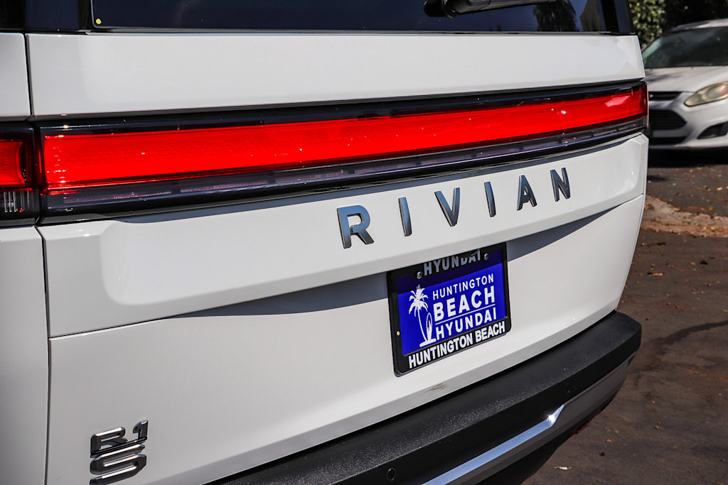 Thumbnail: 2025 Rivian R1S - 19