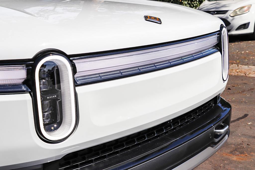 Thumbnail: 2025 Rivian R1S - 16