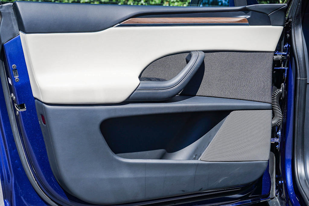 Thumbnail: 2023 Tesla Model X - 21