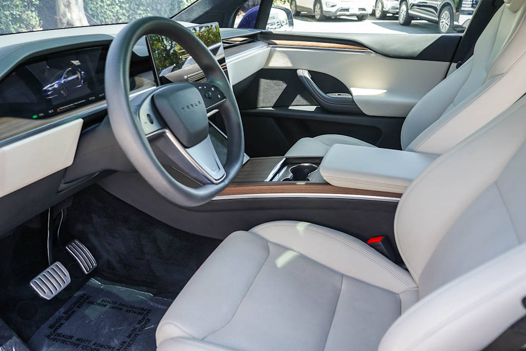 Thumbnail: 2023 Tesla Model X - 10