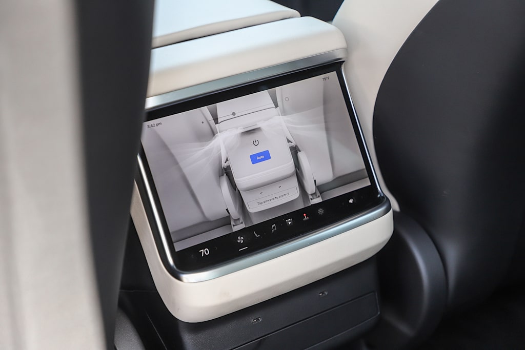 Thumbnail: 2025 Tesla Model X - 25