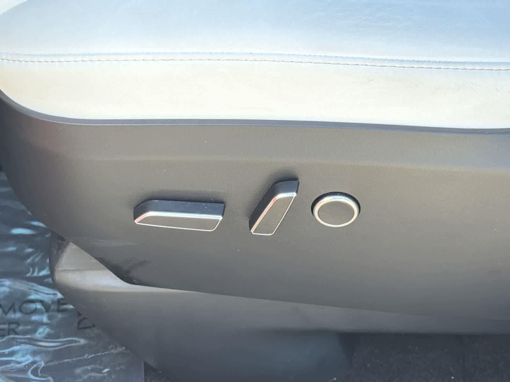 Thumbnail: 2023 Tesla Model X - 32