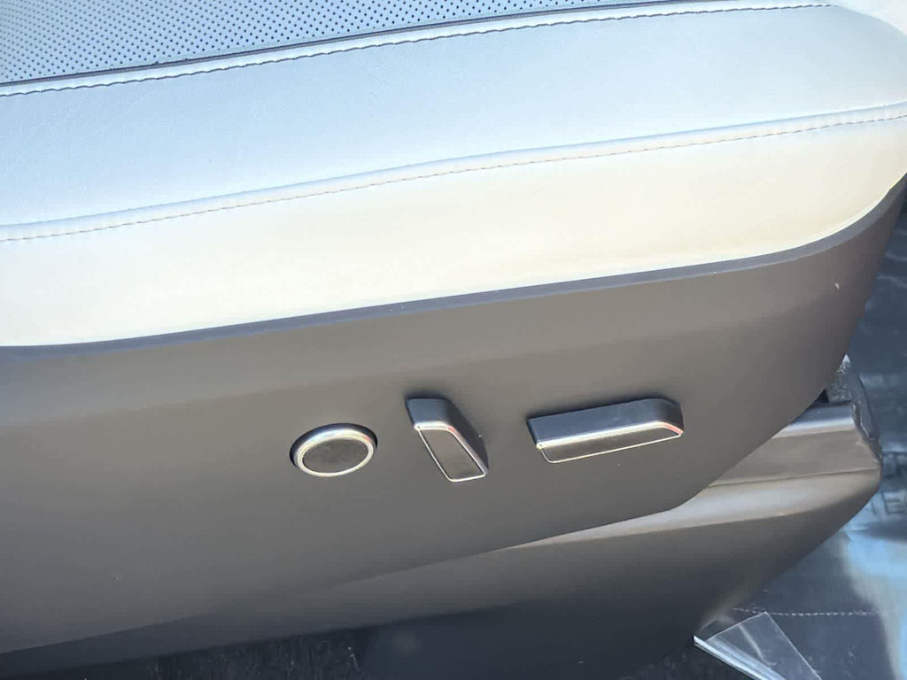 Thumbnail: 2023 Tesla Model X - 39