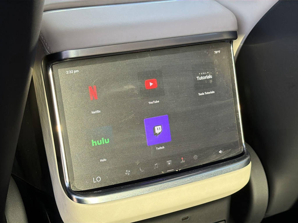 Thumbnail: 2023 Tesla Model X - 32