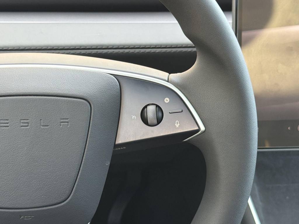 Thumbnail: 2026 Tesla Model Y - 21