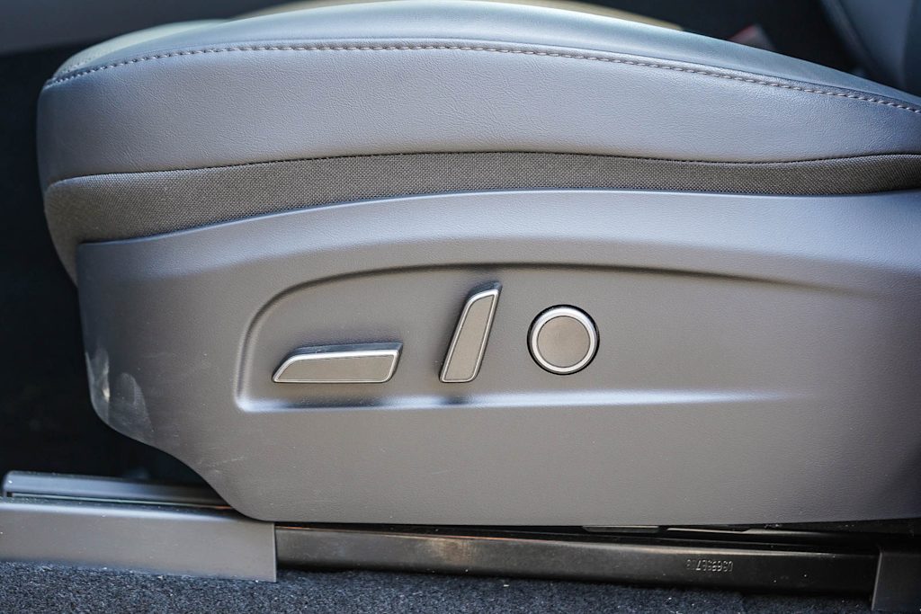 Thumbnail: 2026 Tesla Model Y - 21
