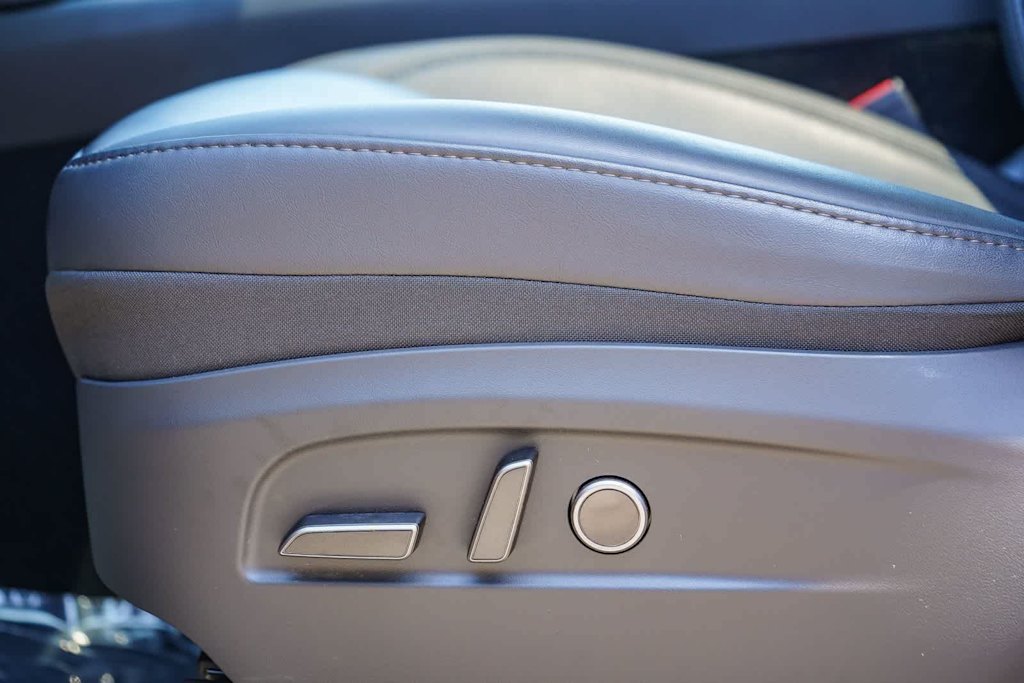 Thumbnail: 2026 Tesla Model Y - 21