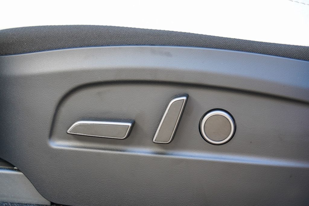 Thumbnail: 2026 Tesla Model Y - 21