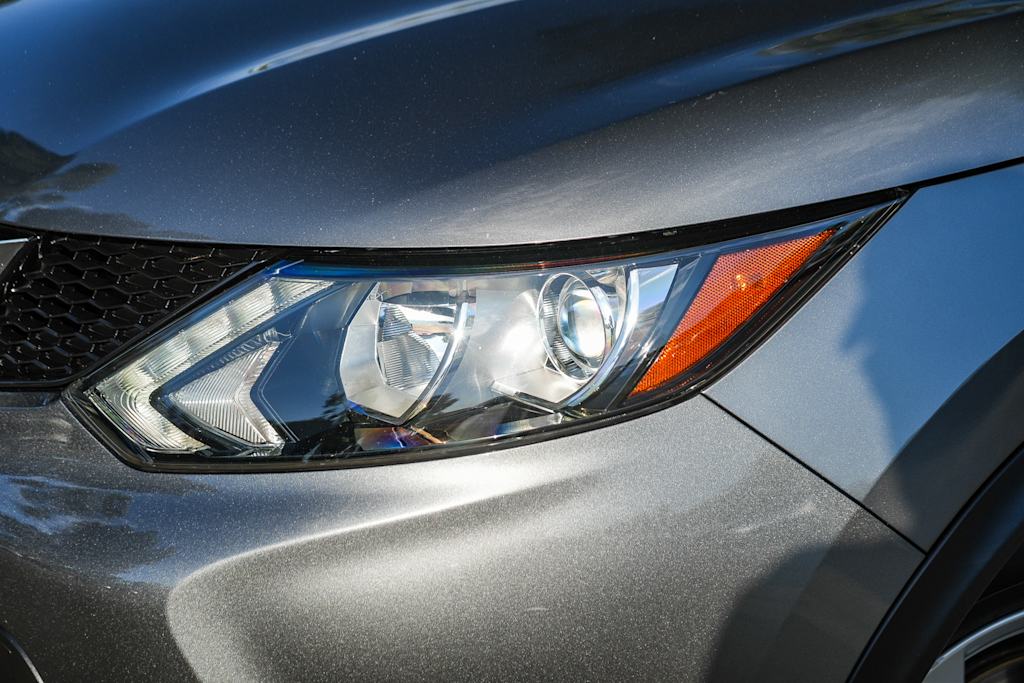Thumbnail: 2018 Nissan Rogue Sport - 18