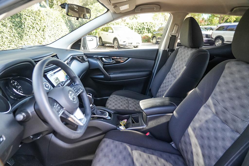 Thumbnail: 2018 Nissan Rogue Sport - 11