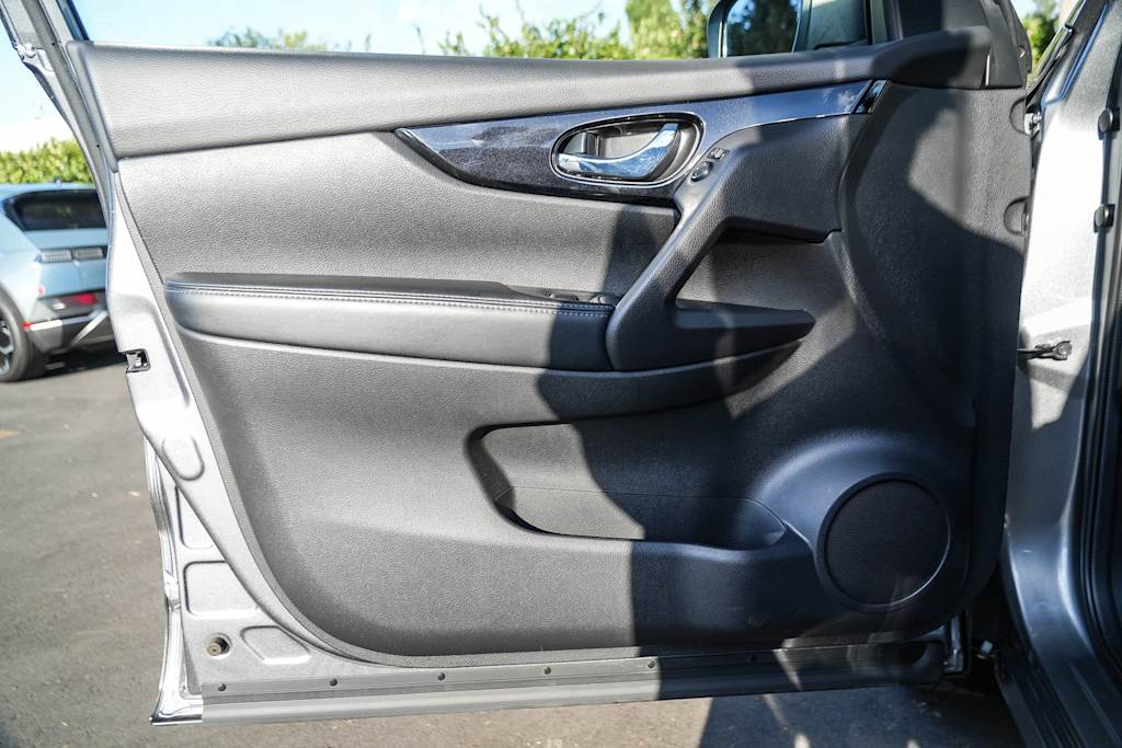 Thumbnail: 2018 Nissan Rogue Sport - 24