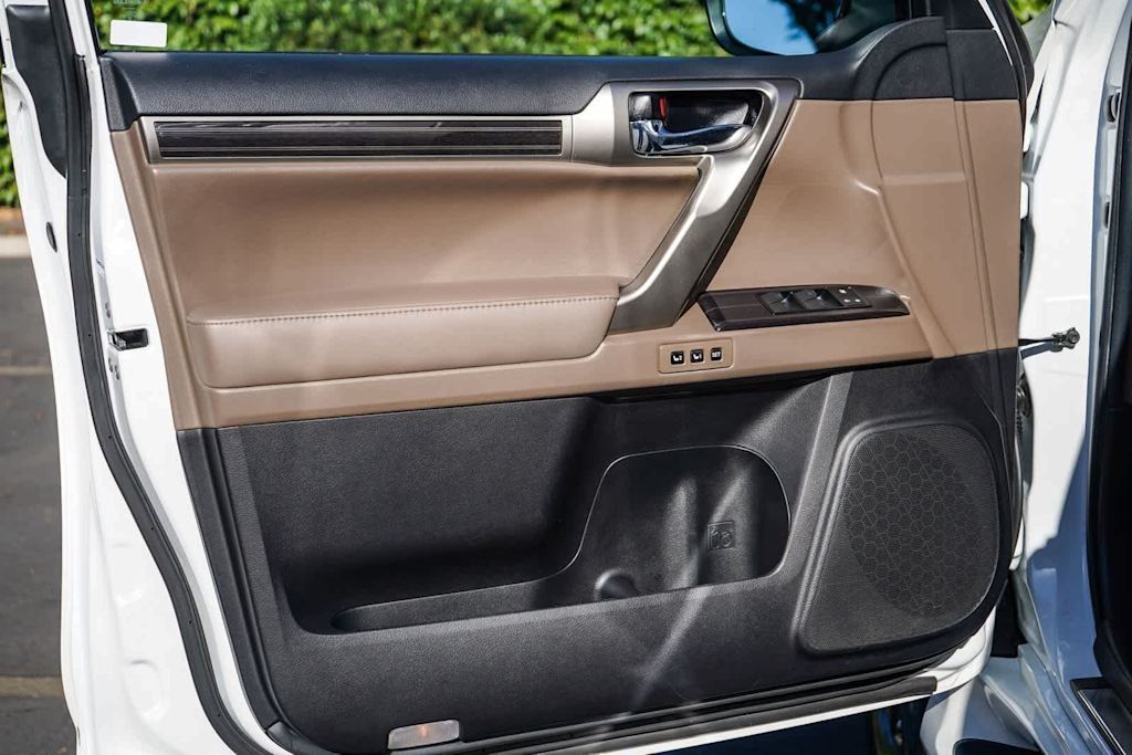 Thumbnail: 2021 Lexus GX - 25