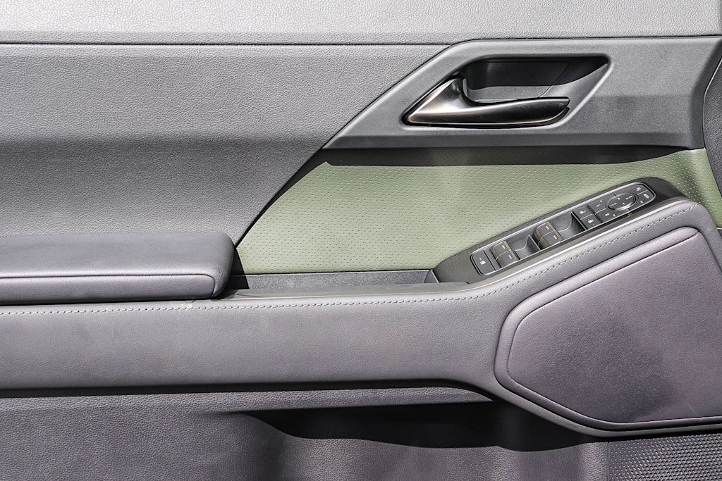 Thumbnail: 2025 Lexus ES - 26