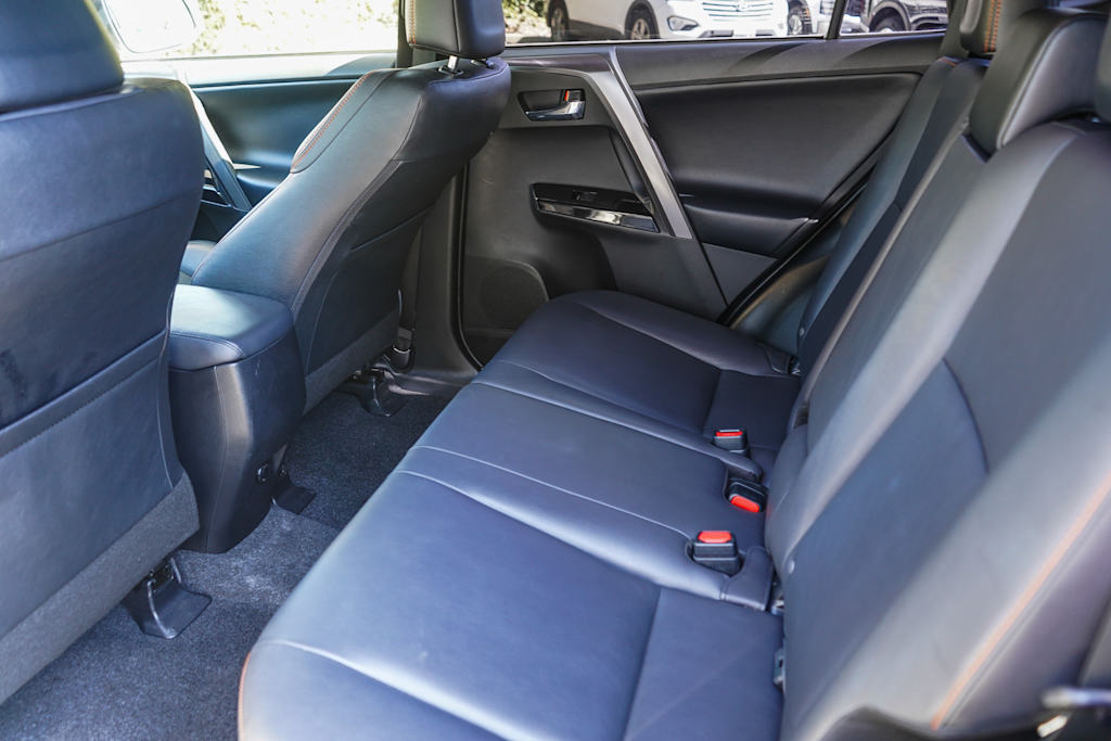 Thumbnail: 2018 Toyota RAV4 - 12