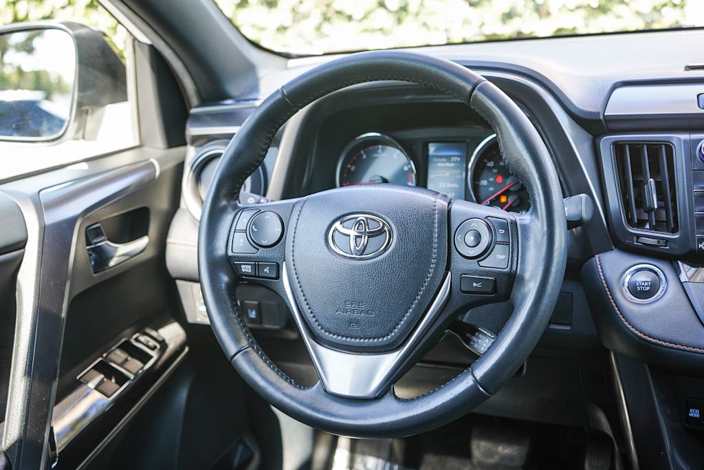 Thumbnail: 2018 Toyota RAV4 - 9