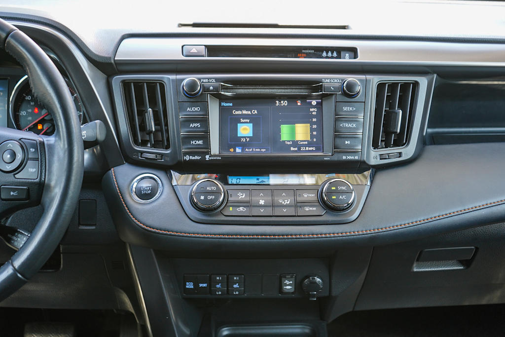 Thumbnail: 2018 Toyota RAV4 - 14