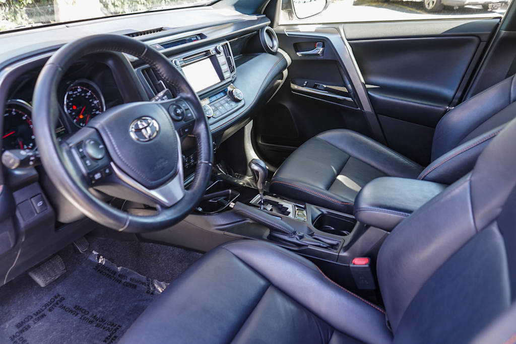 Thumbnail: 2018 Toyota RAV4 - 13