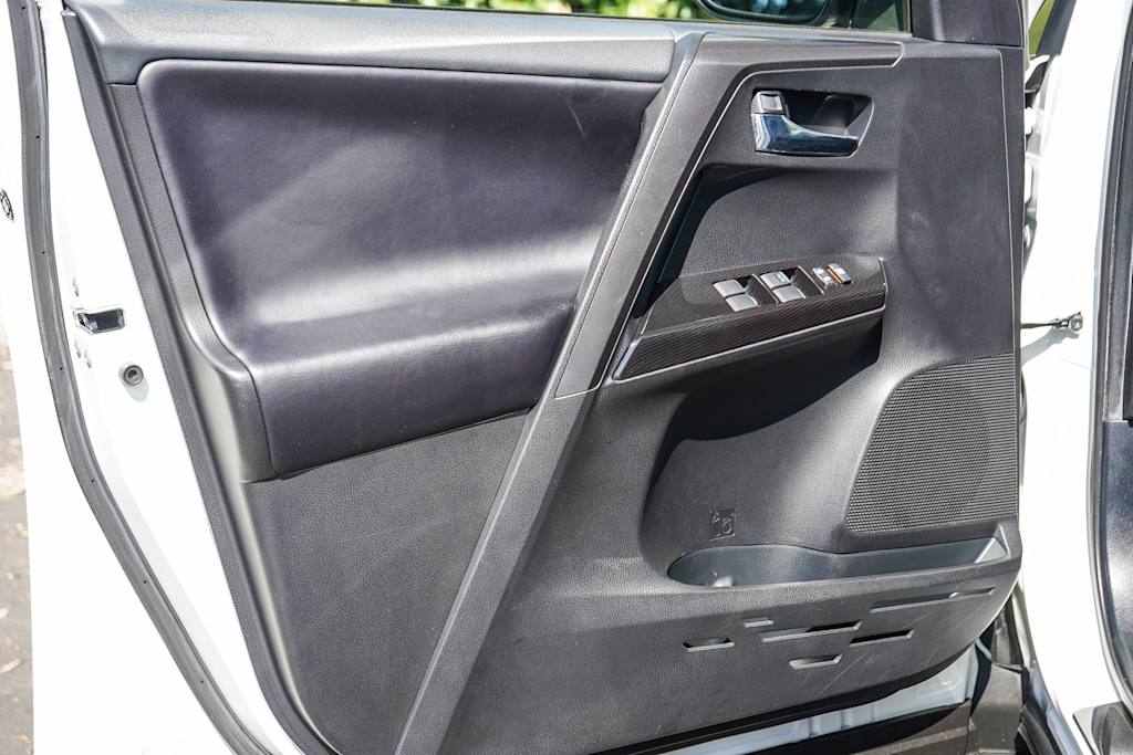 Thumbnail: 2018 Toyota RAV4 - 26