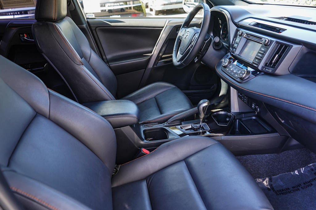 Thumbnail: 2018 Toyota RAV4 - 10