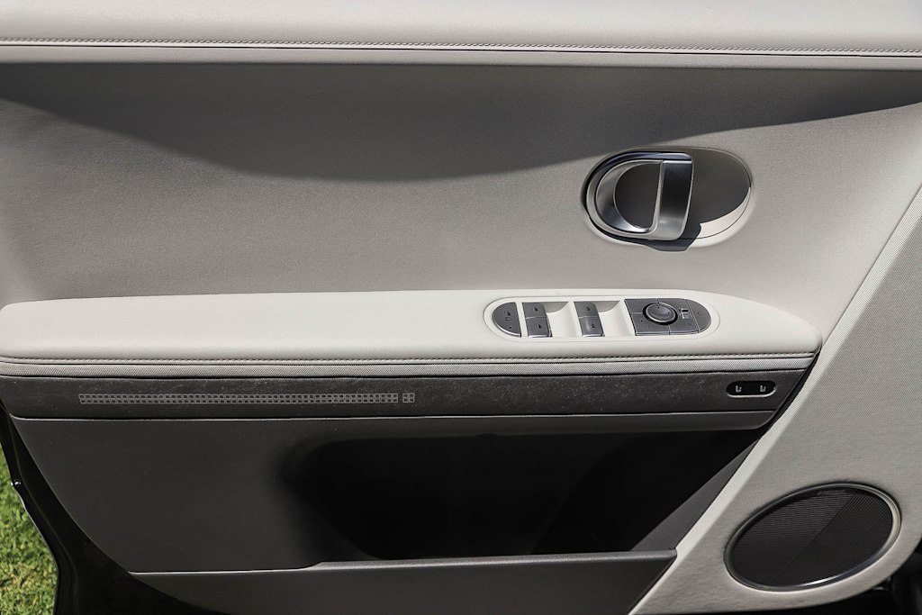 Thumbnail: 2024 Hyundai Ioniq 5 - 23