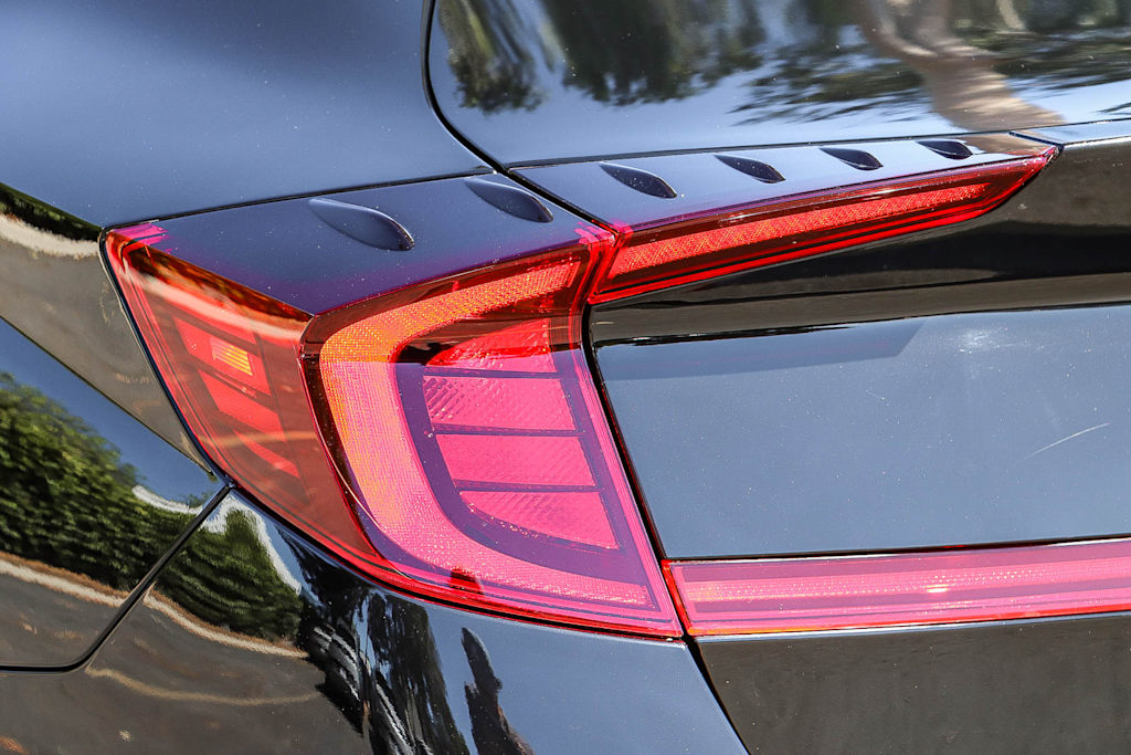 Thumbnail: 2023 Hyundai Sonata - 16