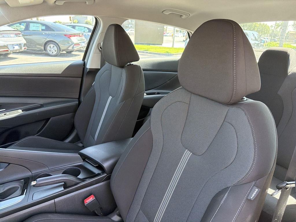 Thumbnail: 2023 Hyundai Elantra - 10