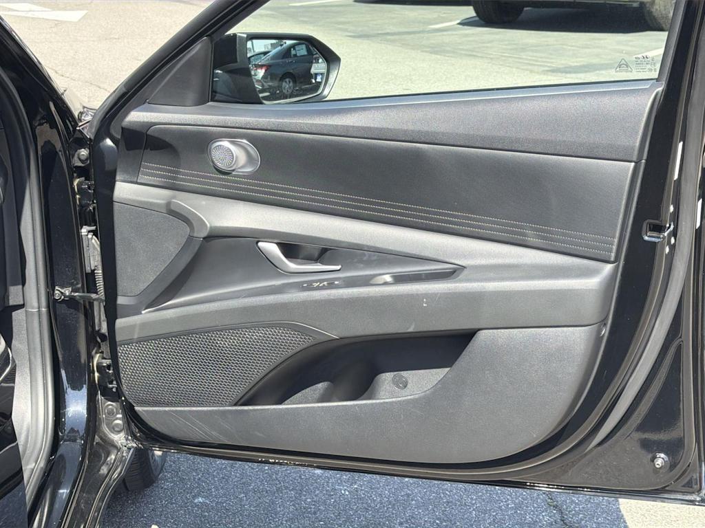 Thumbnail: 2023 Hyundai Elantra - 33