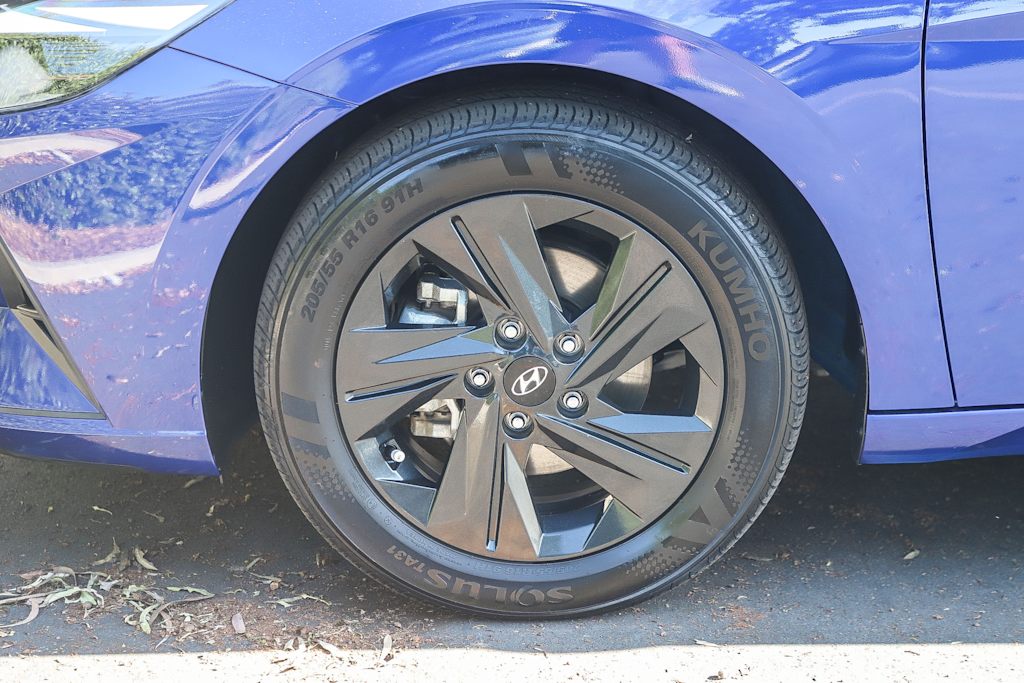 Thumbnail: 2023 Hyundai Elantra - 6