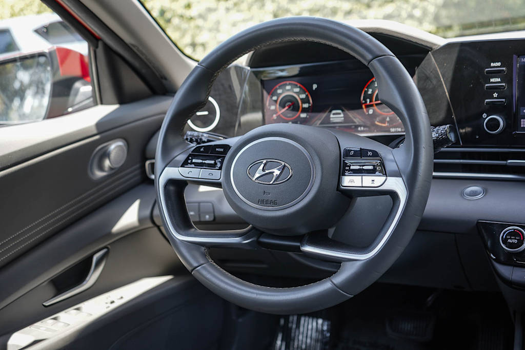 Thumbnail: 2022 Hyundai Elantra - 9