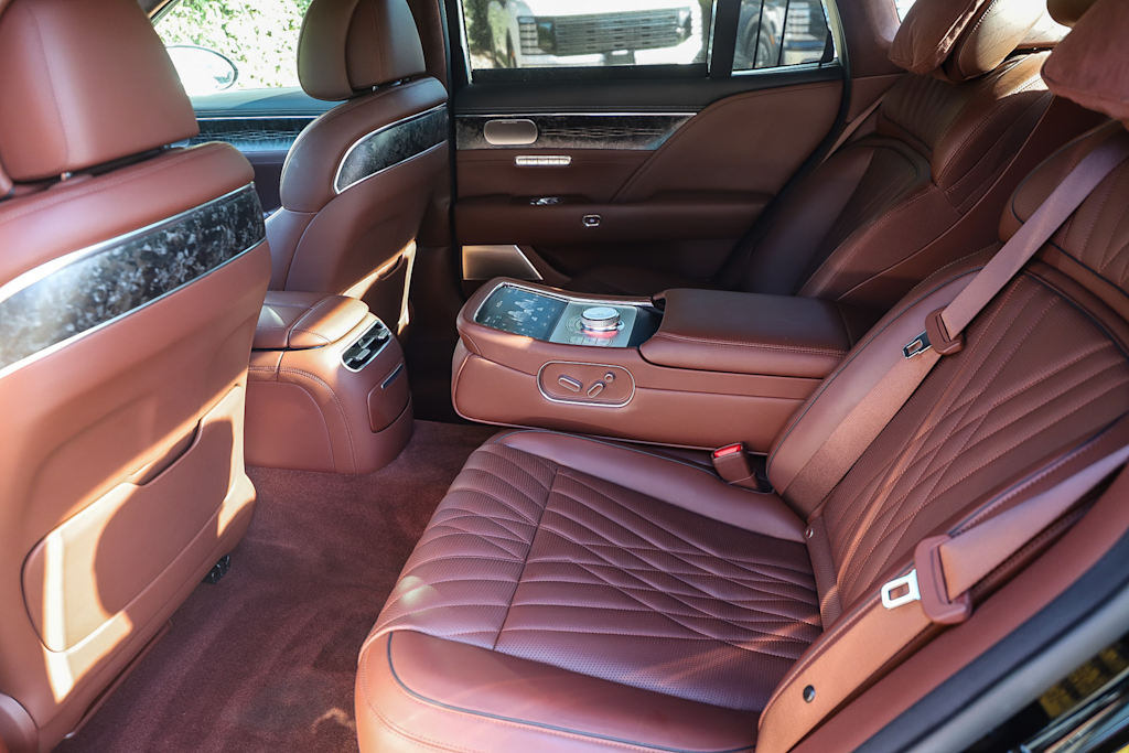 Thumbnail: 2023 Genesis G90 - 12