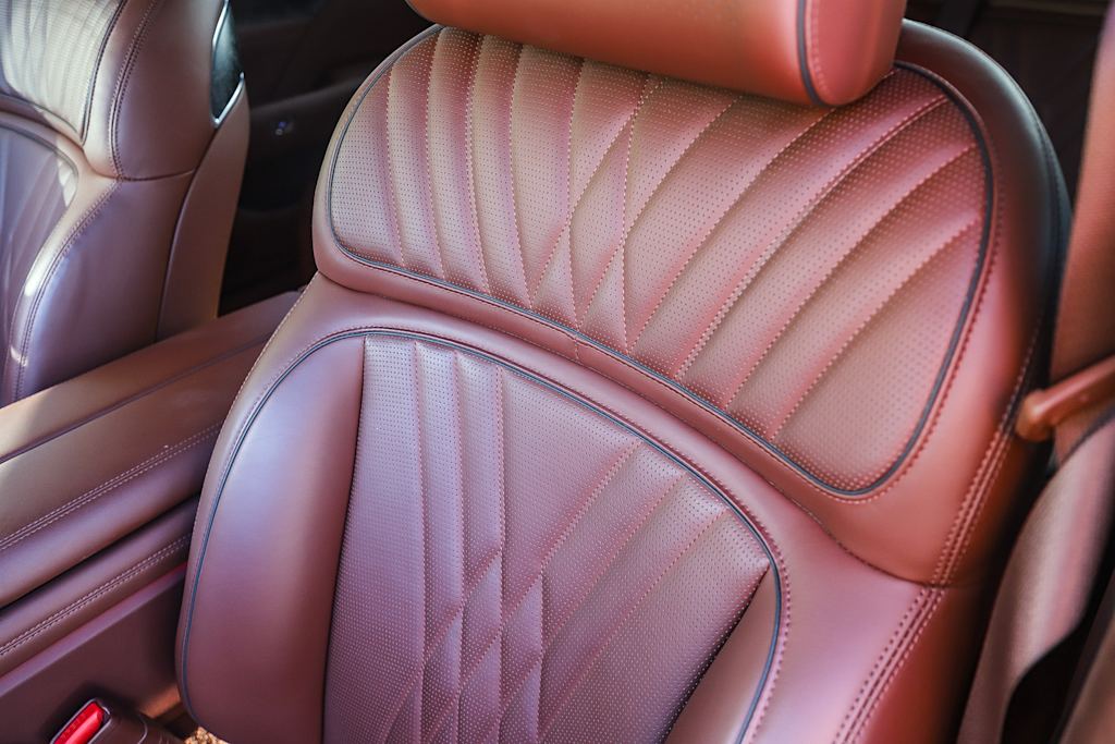 Thumbnail: 2023 Genesis G90 - 29