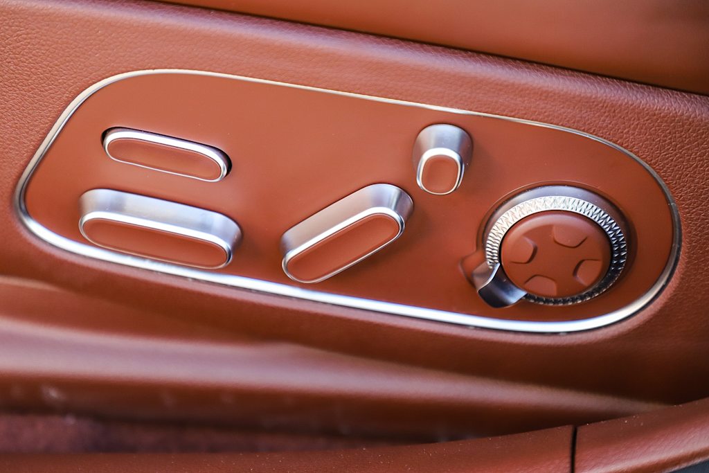 Thumbnail: 2023 Genesis G90 - 27