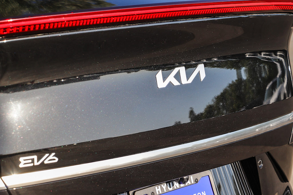 Thumbnail: 2022 Kia EV6 - 21