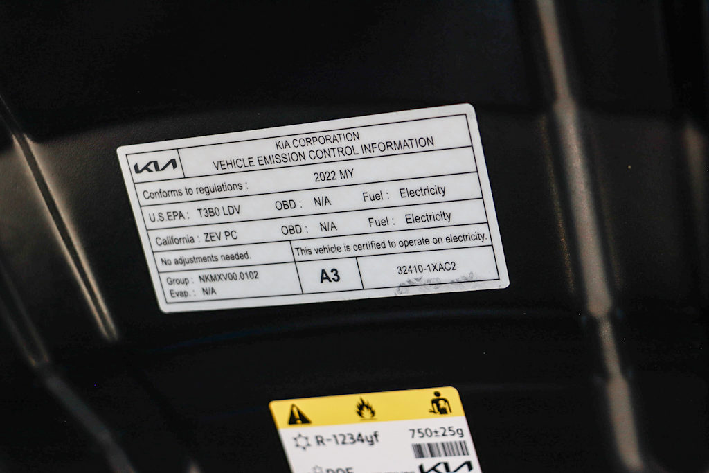 Thumbnail: 2022 Kia EV6 - 16