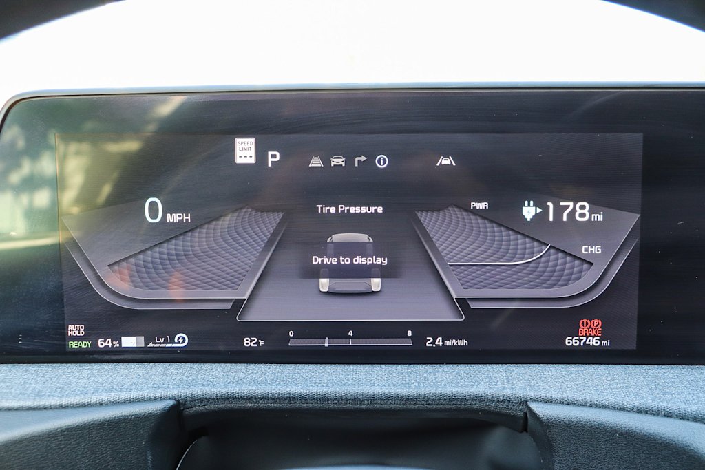Thumbnail: 2022 Kia EV6 - 15
