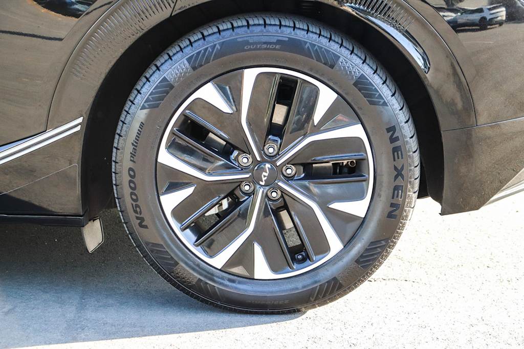 Thumbnail: 2022 Kia EV6 - 22