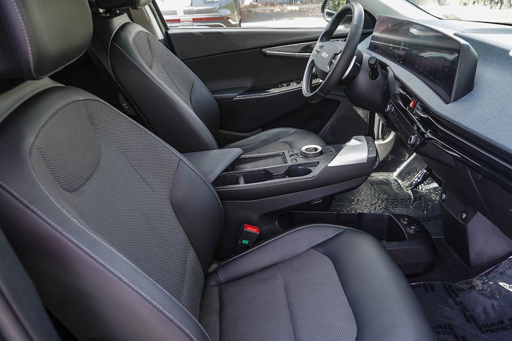 Thumbnail: 2023 Kia EV6 - 10