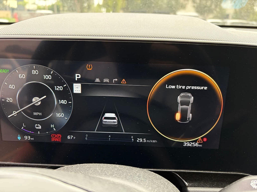 Thumbnail: 2023 Kia Niro - 5