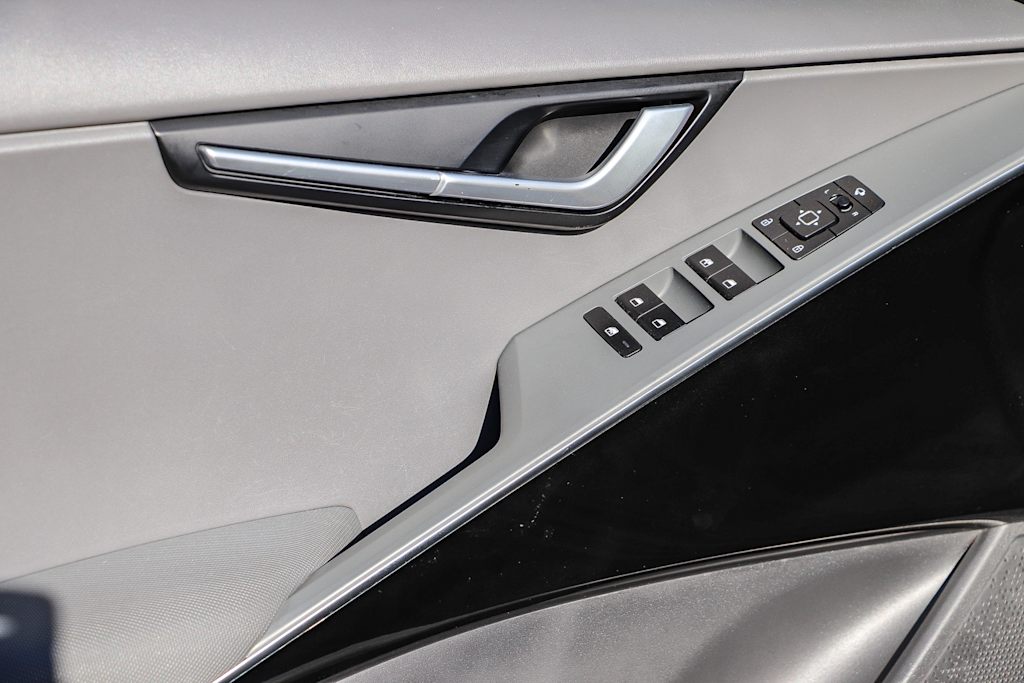 Thumbnail: 2023 Kia Niro - 25