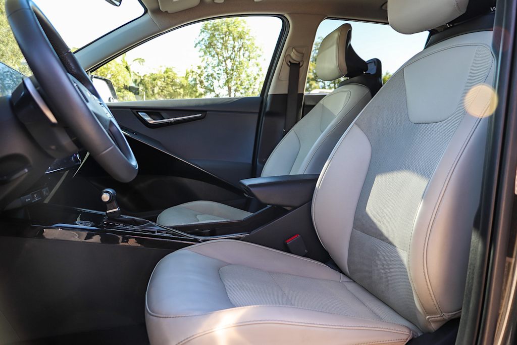 Thumbnail: 2023 Kia Niro - 11