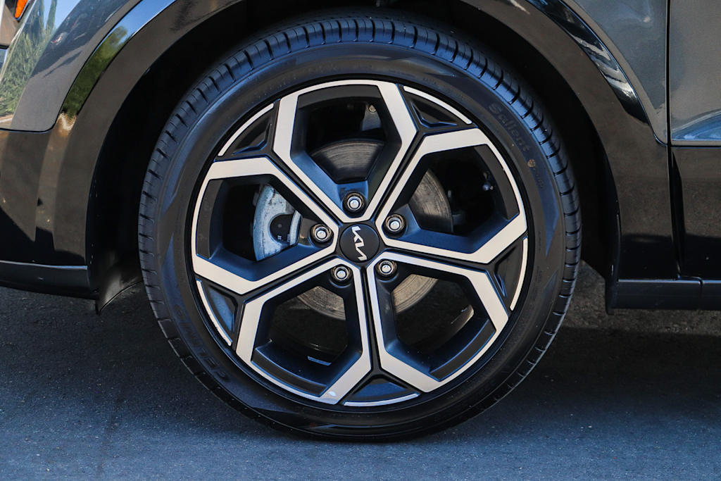 Thumbnail: 2023 Kia Niro - 7