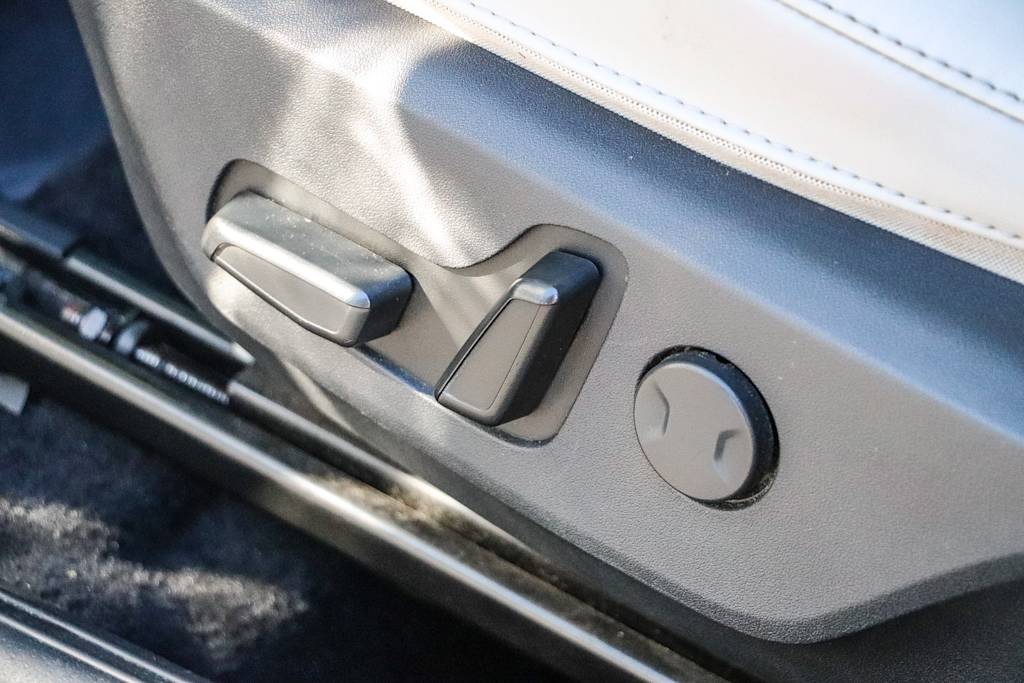 Thumbnail: 2023 Kia Niro - 23