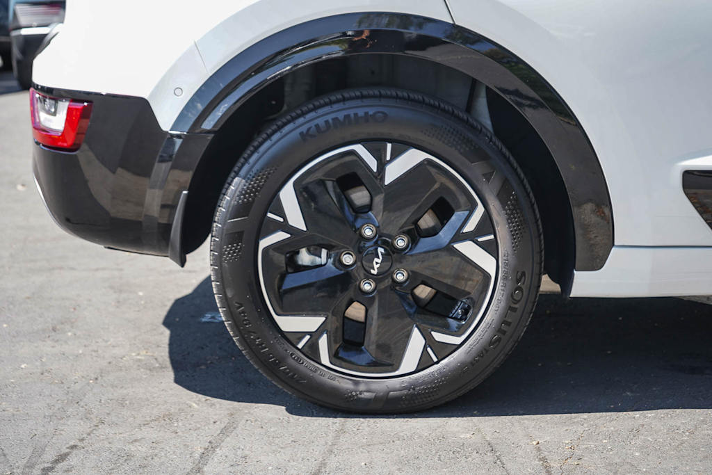 Thumbnail: 2024 Kia Niro - 7