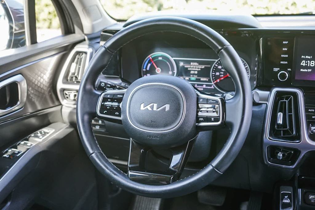 Thumbnail: 2023 Kia Sorento - 8