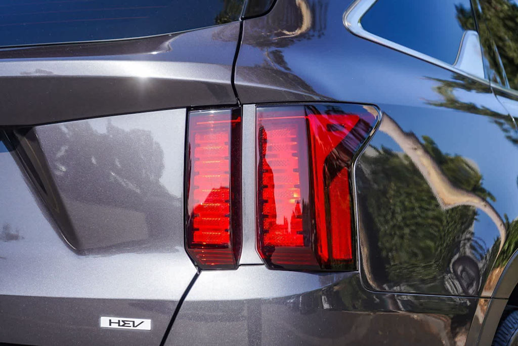 Thumbnail: 2023 Kia Sorento - 18