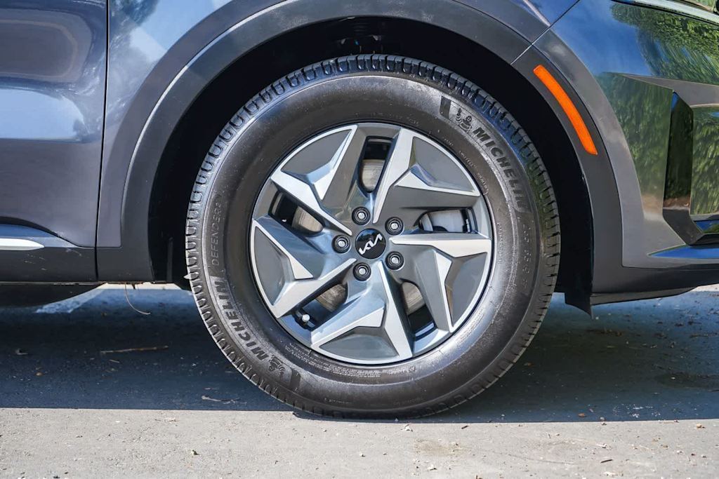 Thumbnail: 2023 Kia Sorento - 19