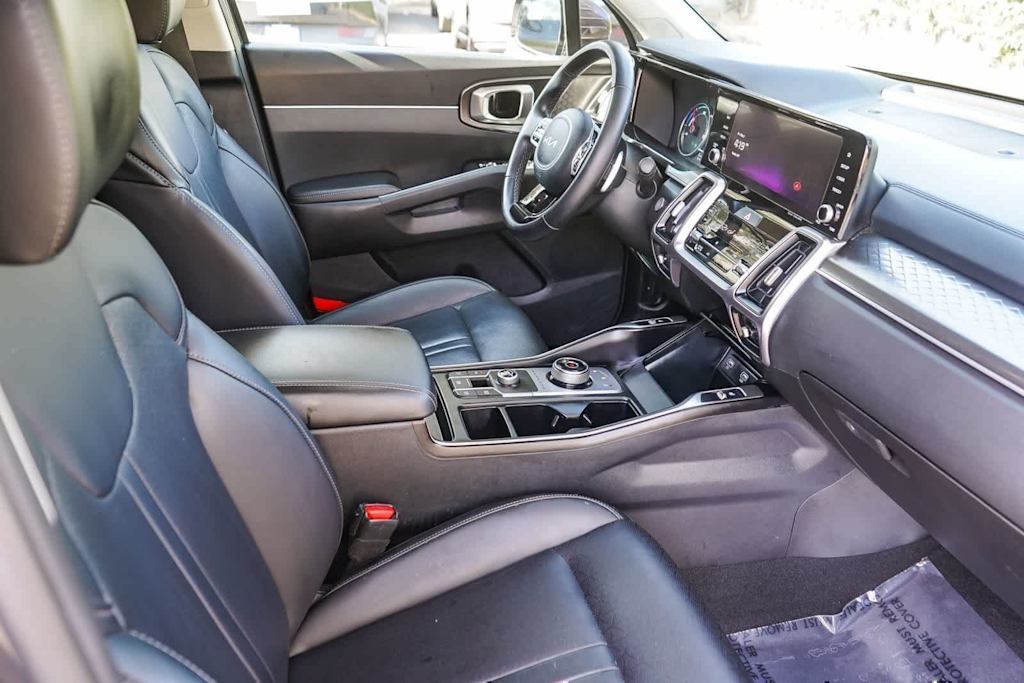 Thumbnail: 2023 Kia Sorento - 9